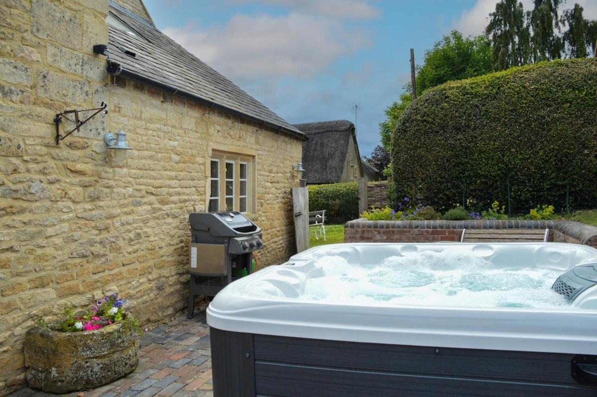 מנצ'סטר Beautiful Cotswold Farmhouse With Hot Tub מראה חיצוני תמונה
