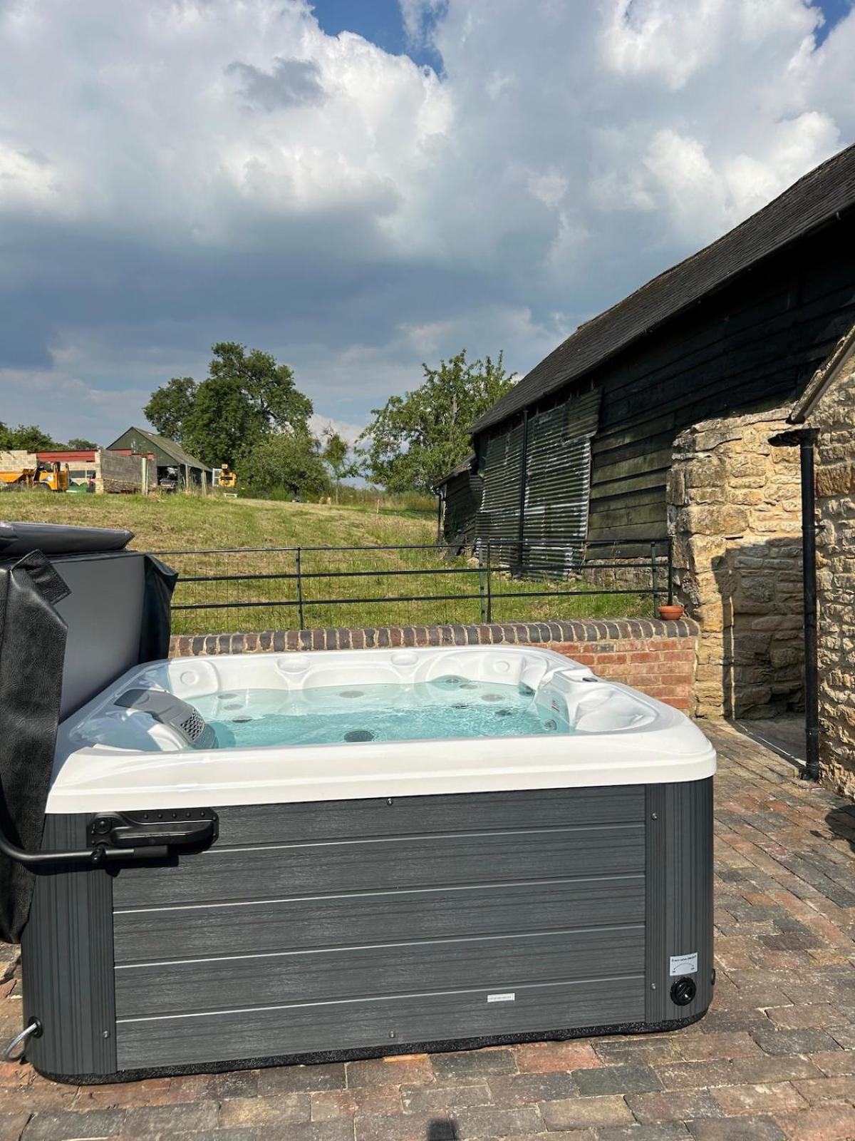 מנצ'סטר Beautiful Cotswold Farmhouse With Hot Tub מראה חיצוני תמונה
